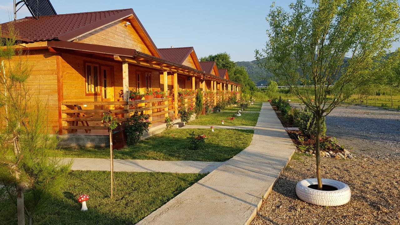 La Podul Gornii Hotel Gornea Exterior photo